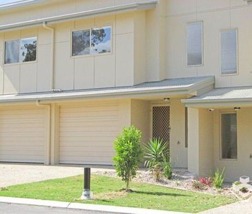 Ducted AC 3 bedroom townhouse - Photo 2