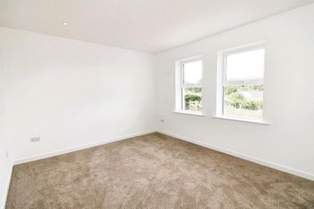 3 bedroom semi-detached bungalow to rent - Photo 3