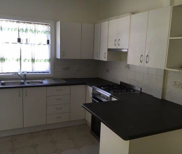 Quiet, Cosy, Well Presented 3 bedroom Home - Photo 2