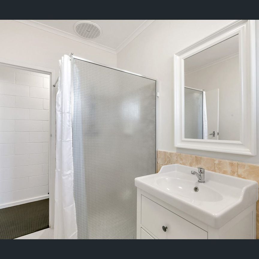 2 BEDROOM UPSTAIRS UNIT IN MAGILL! - Photo 1