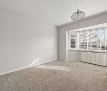 Extended five bedroom family home with a private west facing garden... - Photo 2
