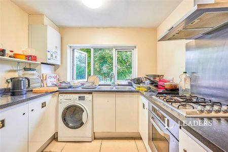 1 bedroom in a house share to rent - Photo 5