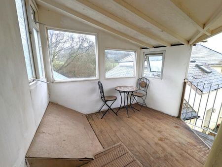 2 bedroom penthouse to rent - Photo 3