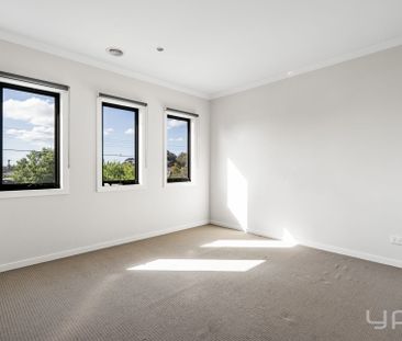 Stylish & Contemporary Townhouse in Prime Werribee Location - Photo 3