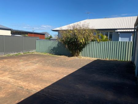 Lowset Brick Family Home with Plenty of Space - Photo 5