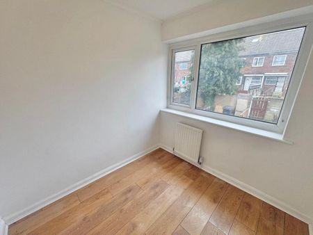 3 bedroom terraced house to rent - Photo 4