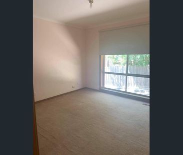 Bright & Spacious - Photo 1