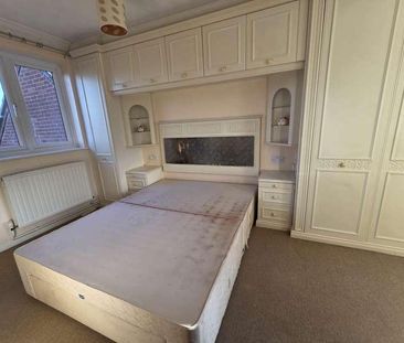 Linton Gardens, Beckton, E6 - Photo 2