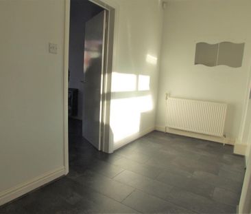 2 bedroom semi-detached house to rent - Photo 4