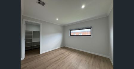 Krazy in Kalkallo - Photo 3