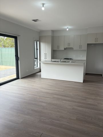 2 Bedroom home in quiet setting - Photo 5