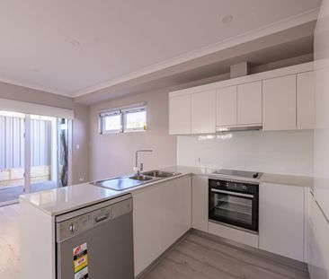 2/326 Rockingham Road, Spearwood, WA 6163 - Photo 3