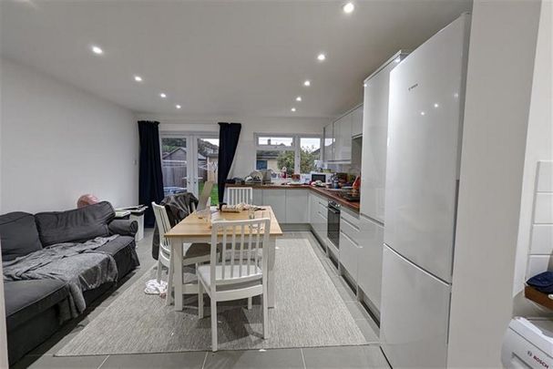 5 bedroom semi-detached house to rent - Photo 1