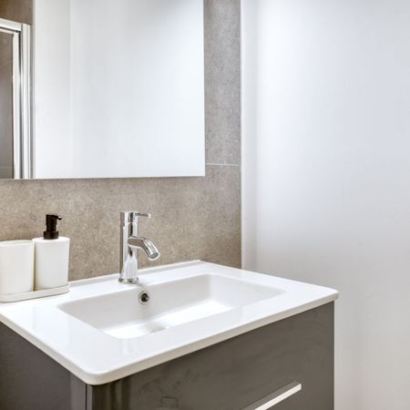 CHATEAUNEUF G Roommate 4 Bedrooms at Nice - Photo 4