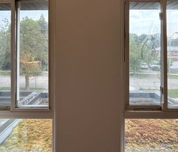 For Lease - 80 Mosedale Cres Crescent Unit# 2nd Floor Master Bedroo... - Photo 4