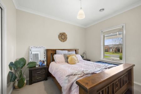 8 Hanwood Close, Delacombe - Photo 2