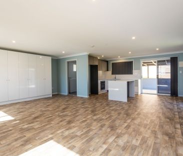 Dual Occupancy - 4 Bedroom Home Plus Granny Flat / Garage - Photo 5