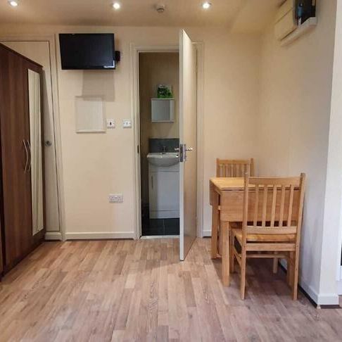 Studio to rent - Photo 1