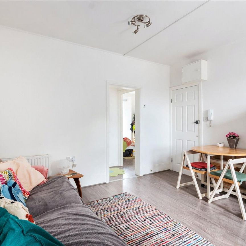 Streatham High Road, Streatham Station, SW16, London - Photo 1