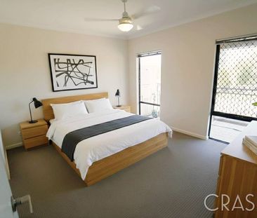 4x2 House in Ellenbrook with Stunning Conservation Views! - Photo 6