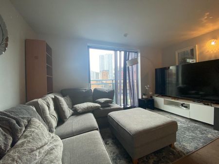 2 bedroom Flat To Let - Photo 2