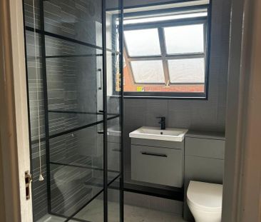 2 bedroom end of terrace house to rent - Photo 5