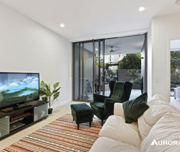 Luxury Ground-Floor Apartment with Expansive Courtyard in Prestigio... - Photo 1