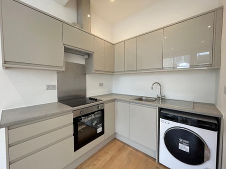 2 Bed Flat, Church Path, CR0 - Photo 4