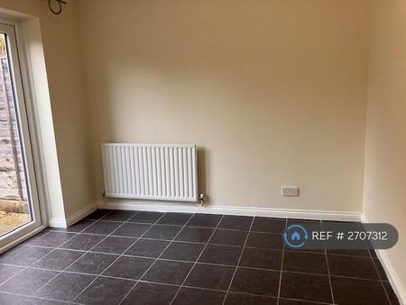 2 bedroom terraced house to rent - Photo 4