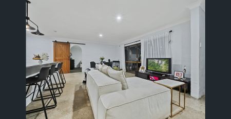 Buderim 'on top' ... character filled family home - Photo 2