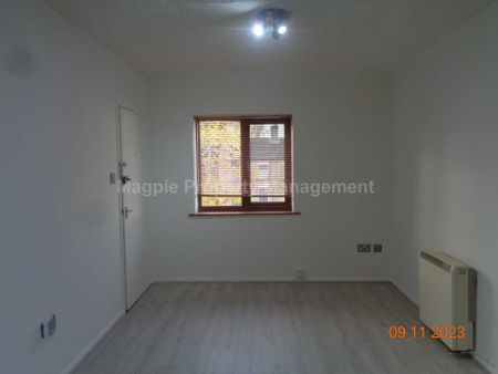 Price £825 pcm - Available 07/11/2025 - Unfurnished - Photo 2