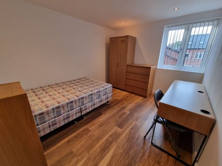 2 Bed Student Accommodation - Photo 3