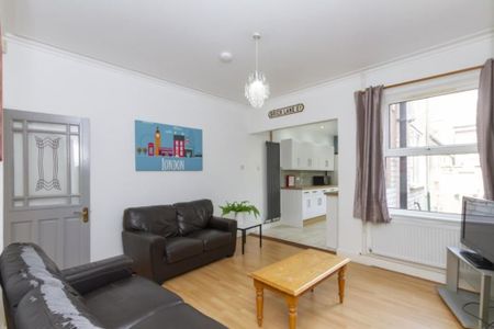 3 bedroom terraced house to rent - Photo 3