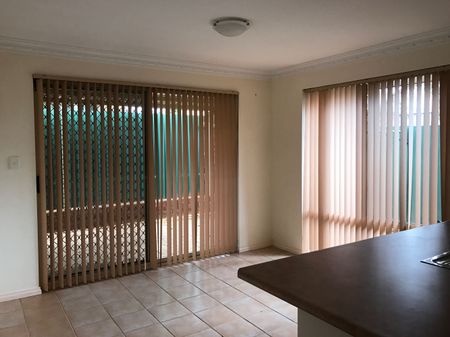 "Well presented Unit in a Secure Complex" - Photo 4