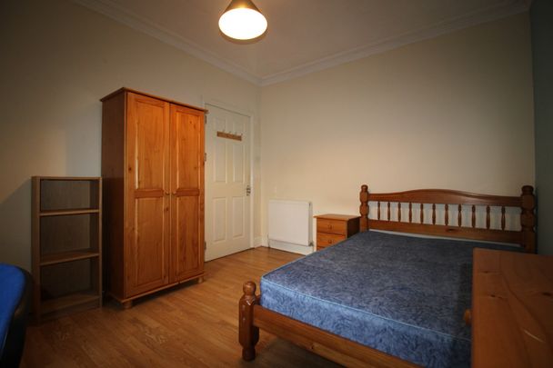 6 Bed Terraced House, Lodge Road, SO14 - Photo 1