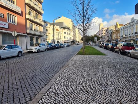 Semi-new 1 bedroom apartment on Av. Dr. Lourenço Peixinho, Aveiro - Photo 2