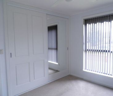 Refurbished two bedroom unit in quiet and convenient location - Photo 1