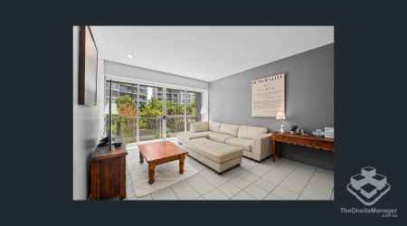 Spacious Two-Bedroom Apartment in the Heart of Teneriffe - Photo 2