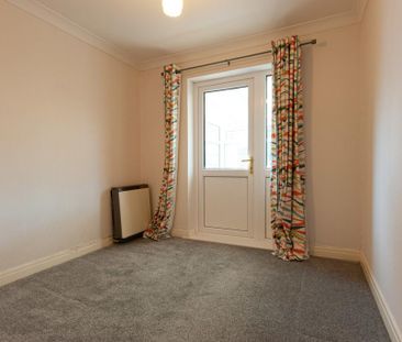 2 bedroom semi-detached bungalow to rent - Photo 3