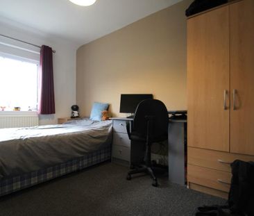 5 bedroom semi-detached house to rent - Photo 2