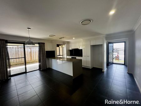 1 Sandpiper Circuit, Aberglasslyn, NSW 2320 - Photo 3