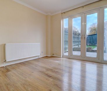 3 bedroom mid terraced house to rent - Photo 3