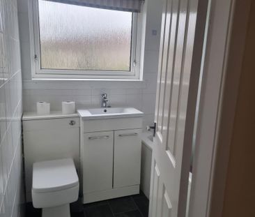 2 bedroom terraced house to rent - Photo 3