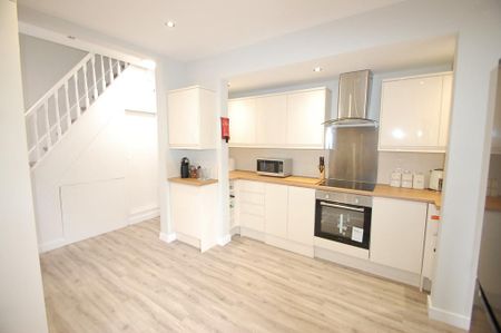 1 bedroom in a house share to rent - Photo 4