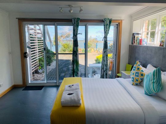 Waterfront, Fully furnished 1 Bedroom unit- Utilities included - Photo 1