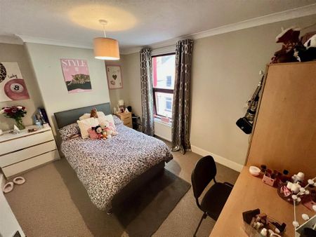 3 bedroom terraced house to rent - Photo 2