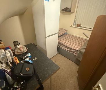 Room in a Shared House, Villiers Close, LU4 - Photo 2