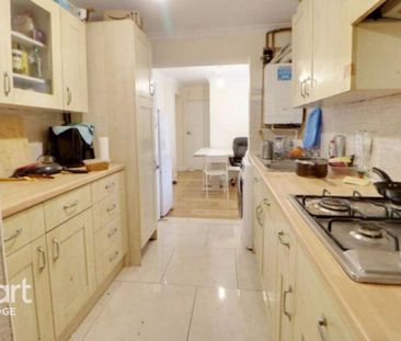 1 bedroom in a house share to rent - Photo 3