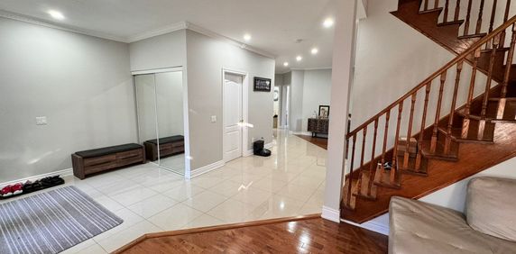 Excellent Location - 4 Bed Room Detached house - Mississauga - Photo 2