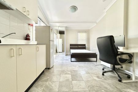 Well maintained studio with convenient setting Unit 8 - $400/w - Photo 2